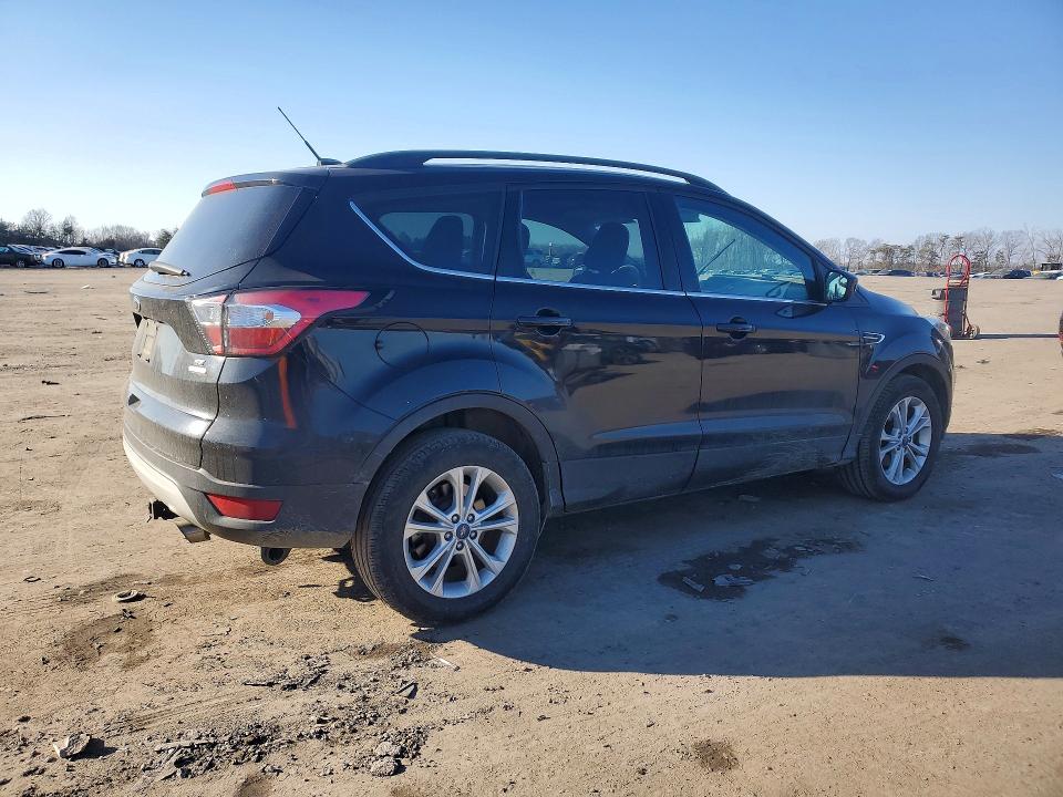 Photo 3 from auction – 2018 FORD ESCAPE SE with VIN 1FMCU0GD5JUB21106