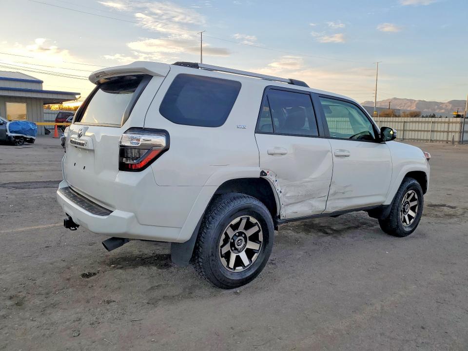 Photo 3 from auction – 2023 TOYOTA 4RUNNER with VIN JTENU5JR9P6103165