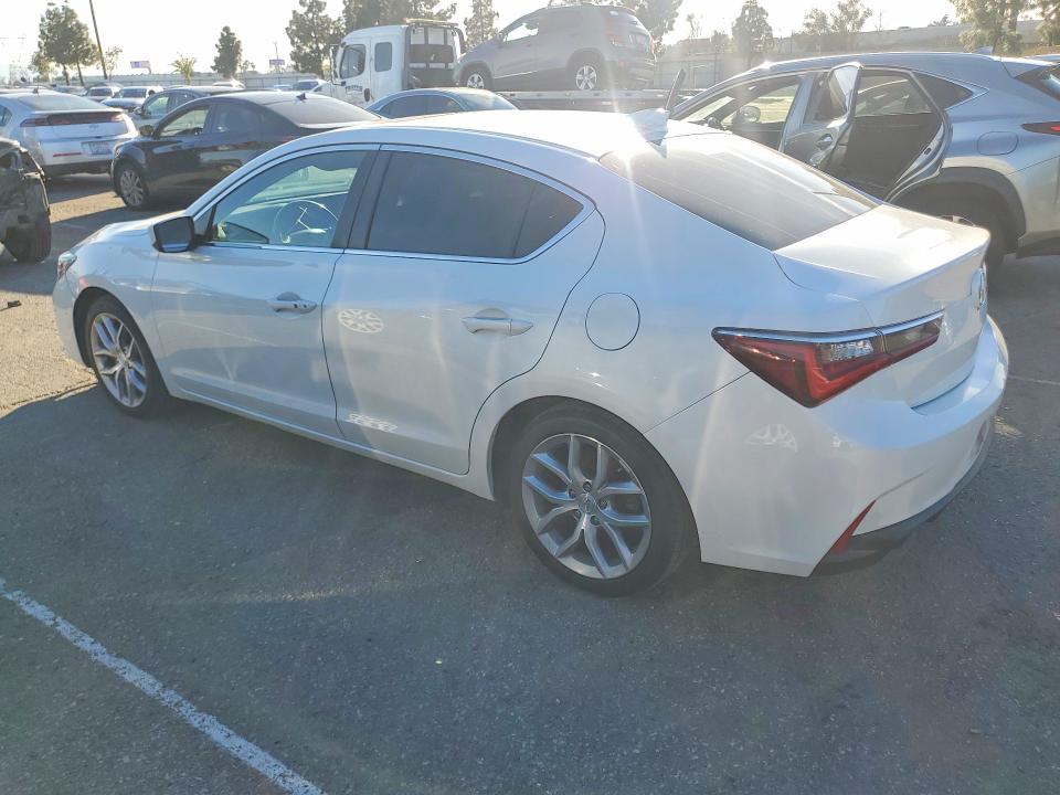 Photo 2 from auction – 2019 ACURA ILX with VIN 19UDE2F3XKA014602