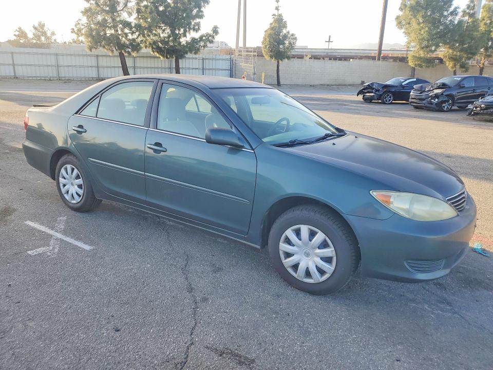 Photo 4 from auction – 2005 TOYOTA CAMRY LE with VIN 4T1BE32K15U025379