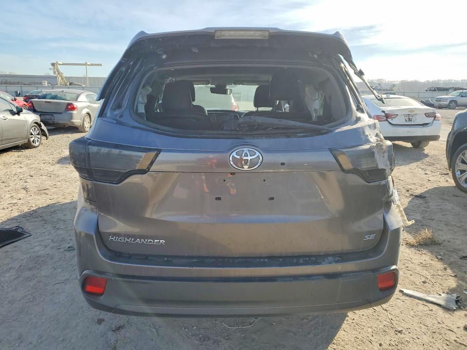 Photo 6 from auction – 2018 TOYOTA HIGHLANDER with VIN 5TDKZRFH7JS535292