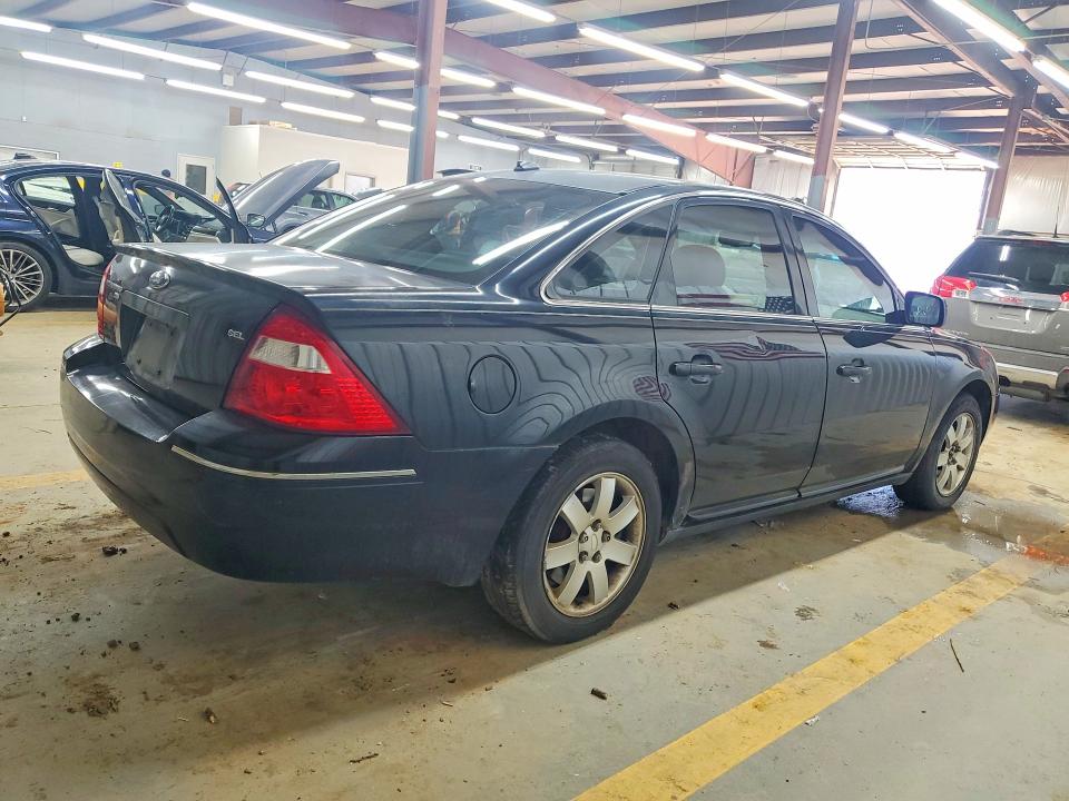 صورة رقم 3 من المزاد - 2007 FORD FIVE HUNDR مع VIN 1FAFP27197G104235