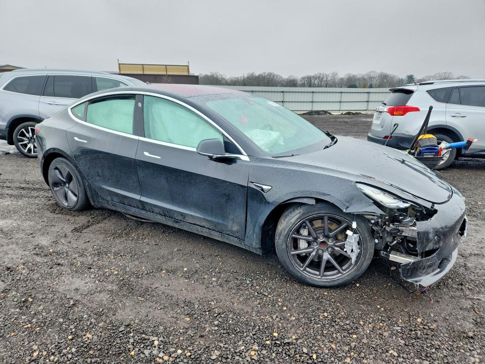 Photo 4 from auction – 2018 TESLA MODEL 3 with VIN 5YJ3E1EA1JF166228