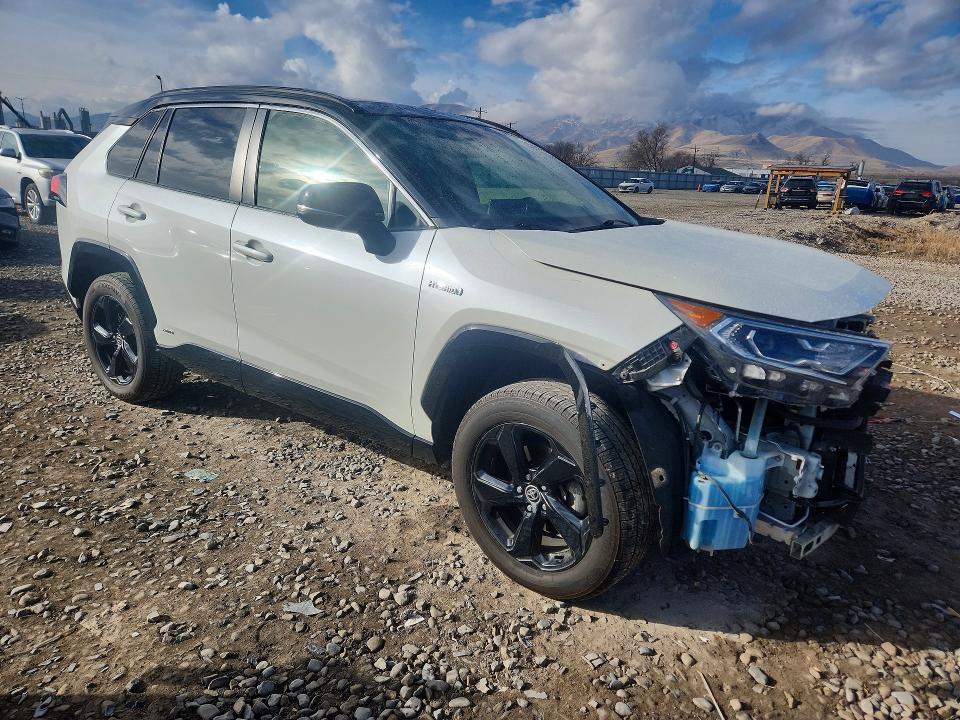 Photo 4 from auction – 2020 TOYOTA RAV4 XSE with VIN JTMEWRFV1LJ035138