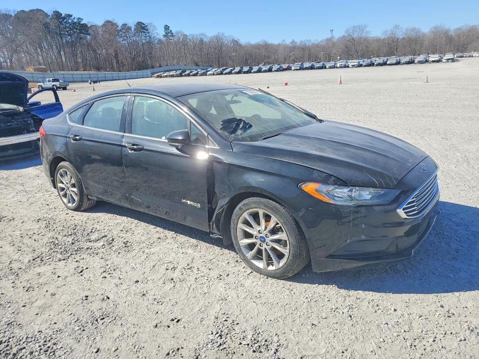 Photo 4 from auction – 2017 FORD FUSION with VIN 3FA6P0LU2HR232766