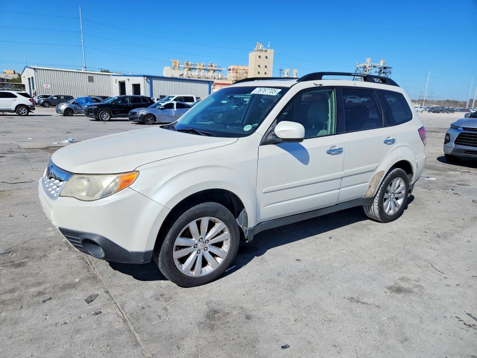 SUBARU FORESTER L 2013 with VIN JF2SHAEC1DH417551 - Photo from auction