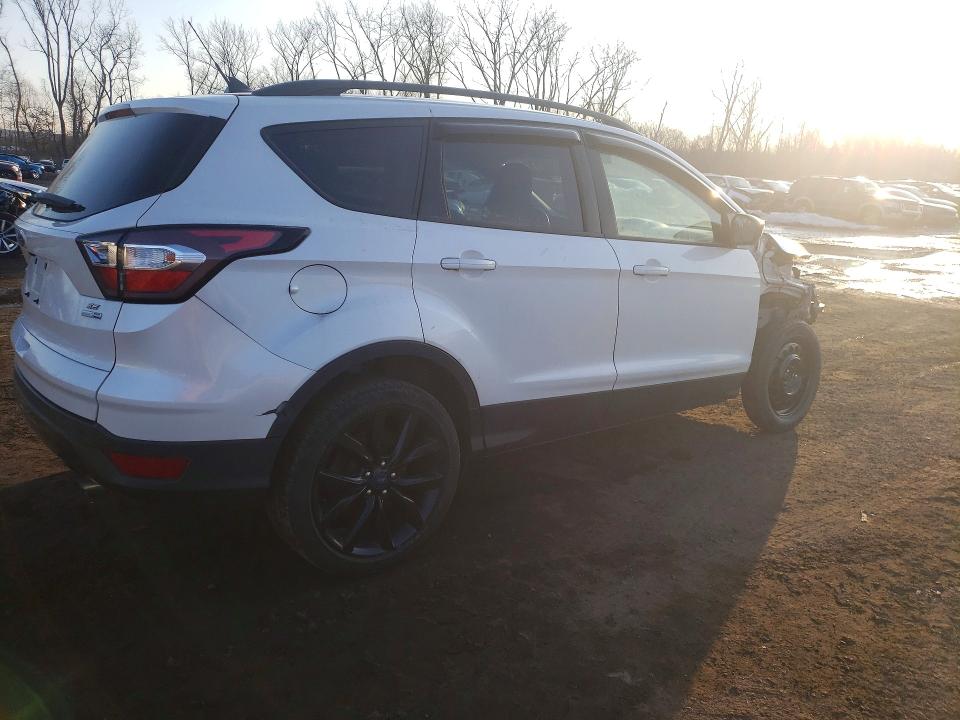 Photo 3 from auction – 2018 FORD ESCAPE with VIN 1FMCU9GD9JUB92362
