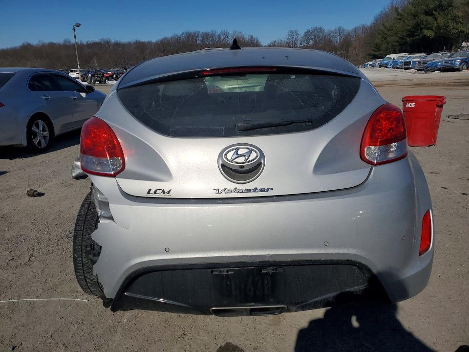 Photo 6 from auction – 2016 HYUNDAI VELOSTER with VIN KMHTC6AD5GU264631