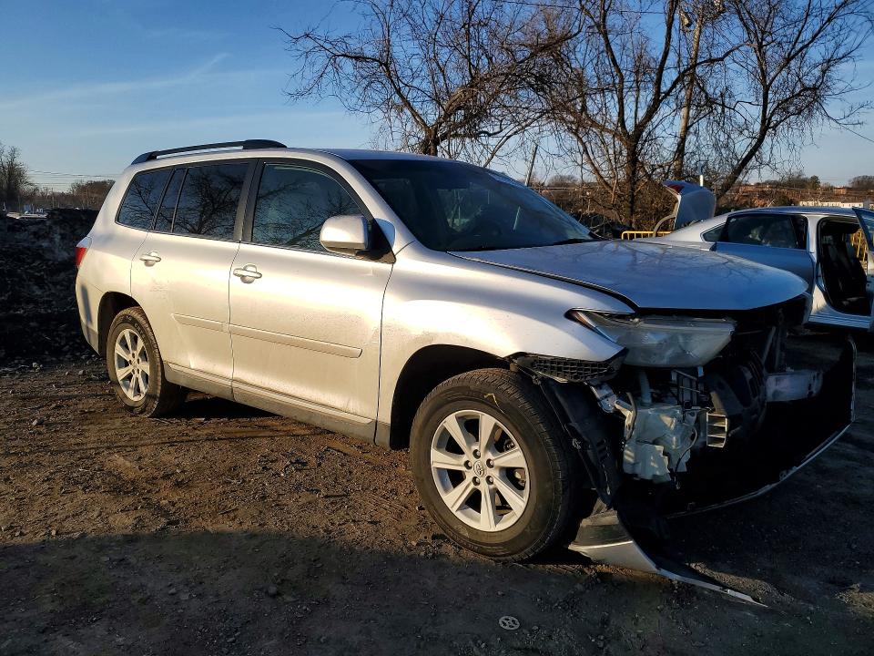 Photo 4 from auction – 2013 TOYOTA HIGHLANDER with VIN 5TDZK3EH3DS113042