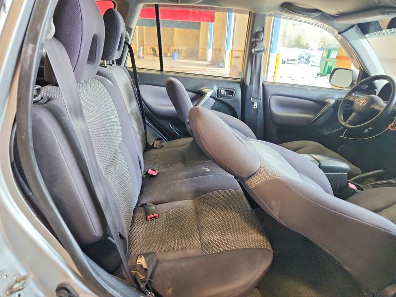 Photo 11 from auction – 2005 TOYOTA RAV4 with VIN JTEHD20V050049300