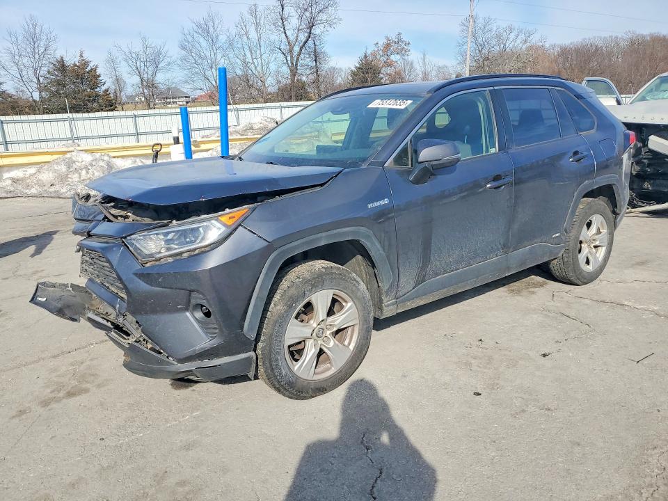 TOYOTA RAV4 XLE 2019 with VIN JTMRWRFV2KD015849 - Photo from auction