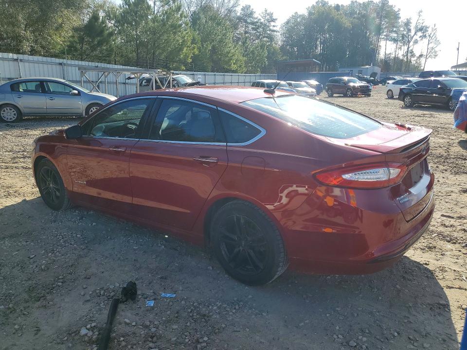 Photo 2 from auction – 2016 FORD FUSION with VIN 3FA6P0RU2GR325664