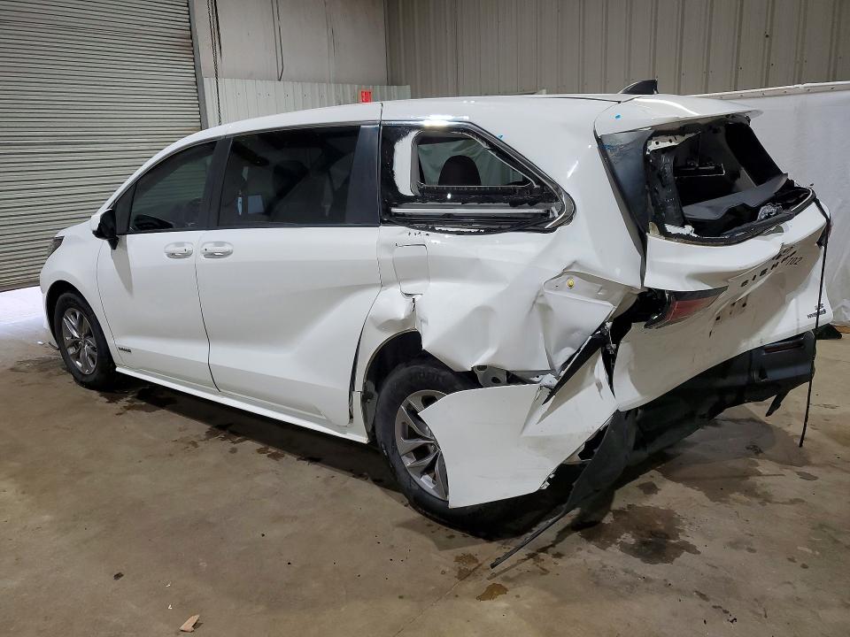 Photo 2 from auction – 2021 TOYOTA SIENNA with VIN 5TDKRKEC3MS050648