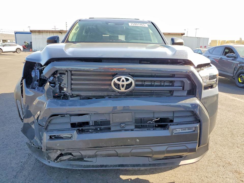 Photo 5 from auction – 2025 TOYOTA 4RUNNER SR with VIN JTEVA5AR7S5004951