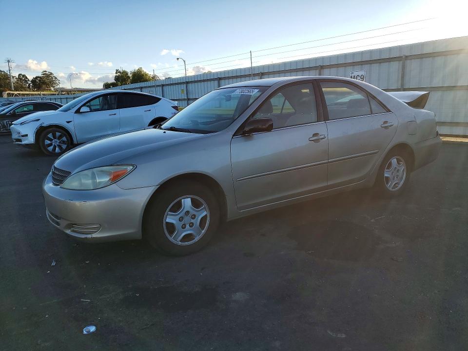 TOYOTA CAMRY 2003 with VIN JTDBE30K330169575 - Photo from auction