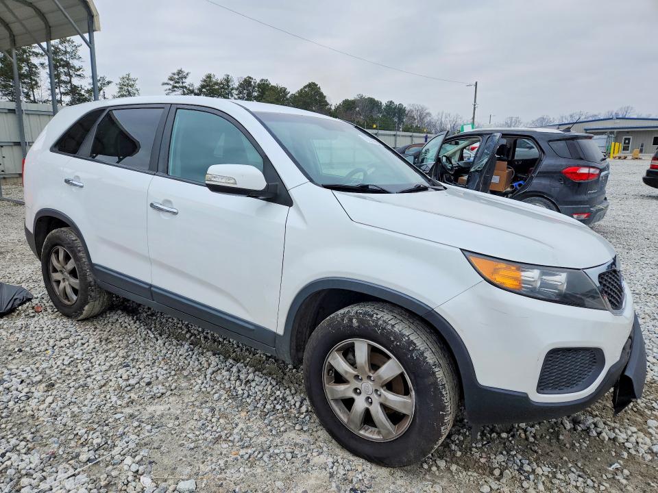 Photo 4 from auction – 2011 KIA SORENTO with VIN 5XYKT3A16BG132430