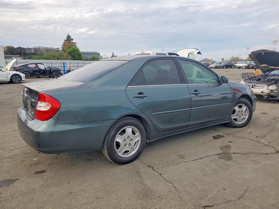 Photo 3 from auction – 2002 TOYOTA CAMRY with VIN 4T1BF30KX2U526217