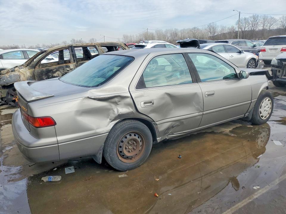Photo 3 from auction – 1998 TOYOTA CAMRY with VIN 4T1BG22K0WU304201