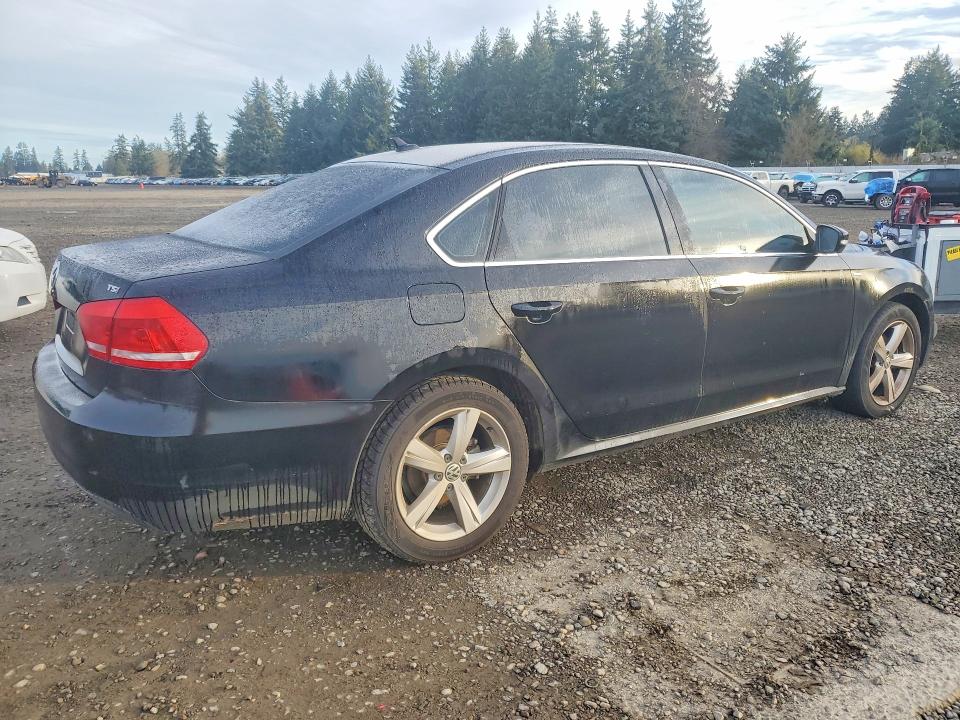 Photo 3 from auction – 2014 VOLKSWAGEN PASSAT with VIN 1VWAT7A36EC052717