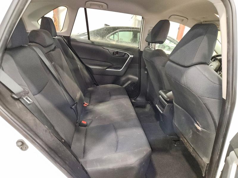 Photo 11 from auction – 2021 TOYOTA RAV4 LE with VIN JTMF1RFV6MD078859
