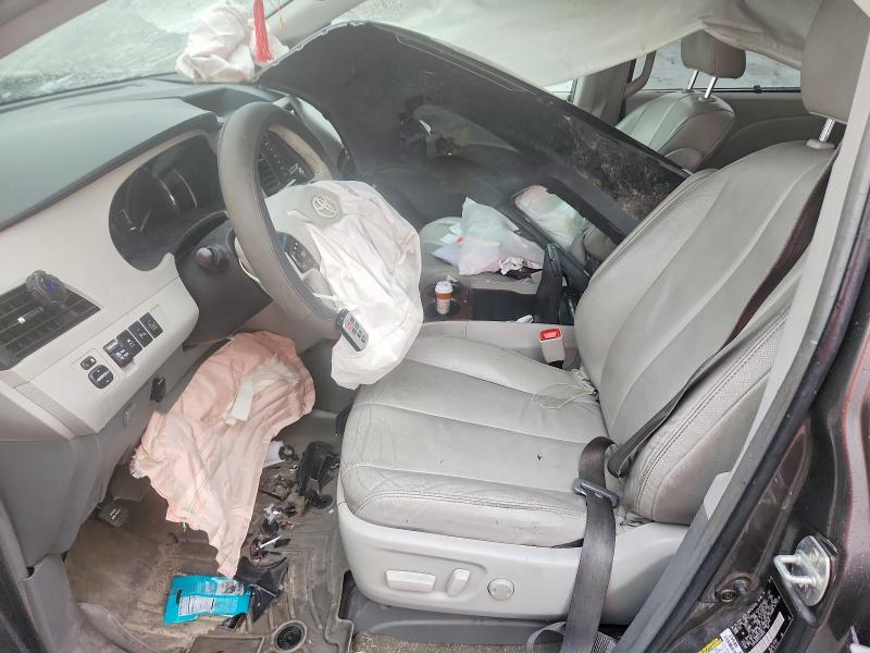 Photo 7 from auction – 2014 TOYOTA SIENNA XLE with VIN 5TDYK3DCXES446258