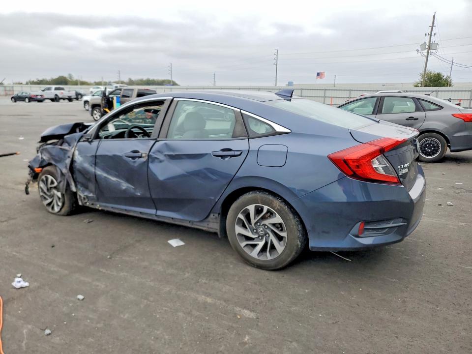 Photo 2 from auction – 2017 HONDA CIVIC with VIN 19XFC2F79HE054563