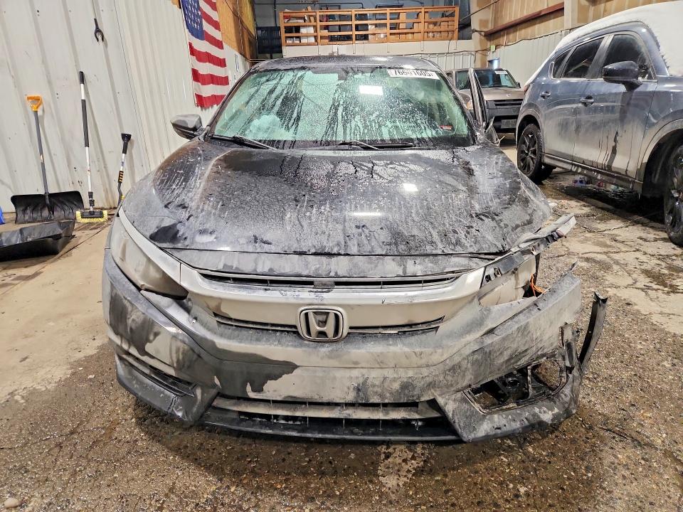 Foto 5 de la subasta – 2016 HONDA CIVIC con VIN 19XFC2F55GE206710