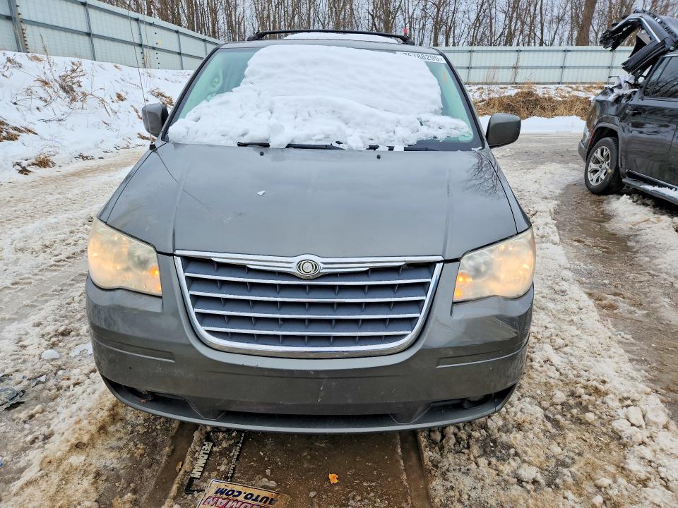 Photo 5 from auction – 2010 CHRYSLER TOWN AND C with VIN 2A4RR5D15AR344907