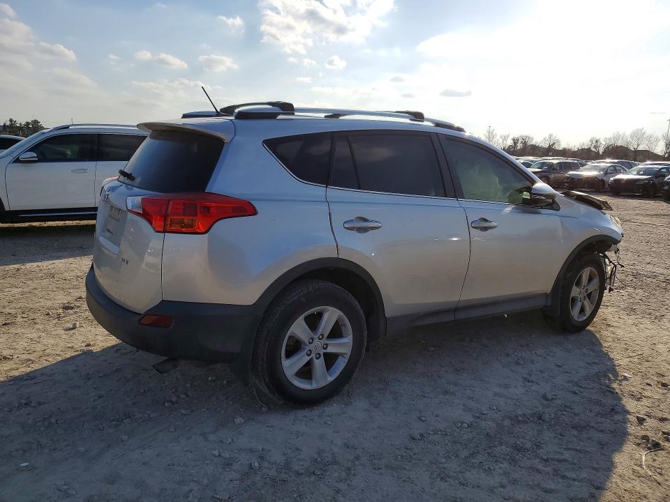 Photo 3 from auction – 2013 TOYOTA RAV4 with VIN 2T3WFREV3DW023808