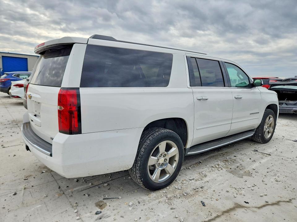 Photo 3 from auction – 2017 CHEVROLET SUBURBAN with VIN 1GNSCJKC0HR176316