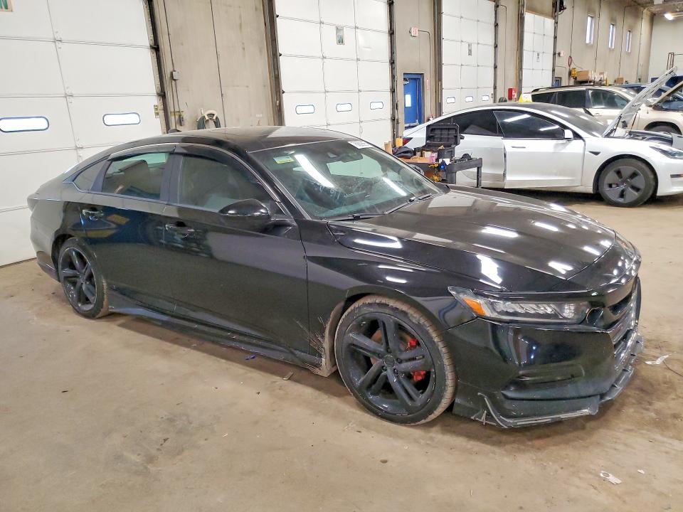 Photo 4 from auction – 2018 HONDA ACCORD with VIN 1HGCV2E38JA043950