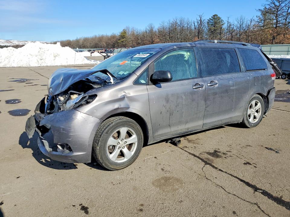 TOYOTA SIENNA 2011 with VIN 5TDKK3DC4BS037836 - Photo from auction