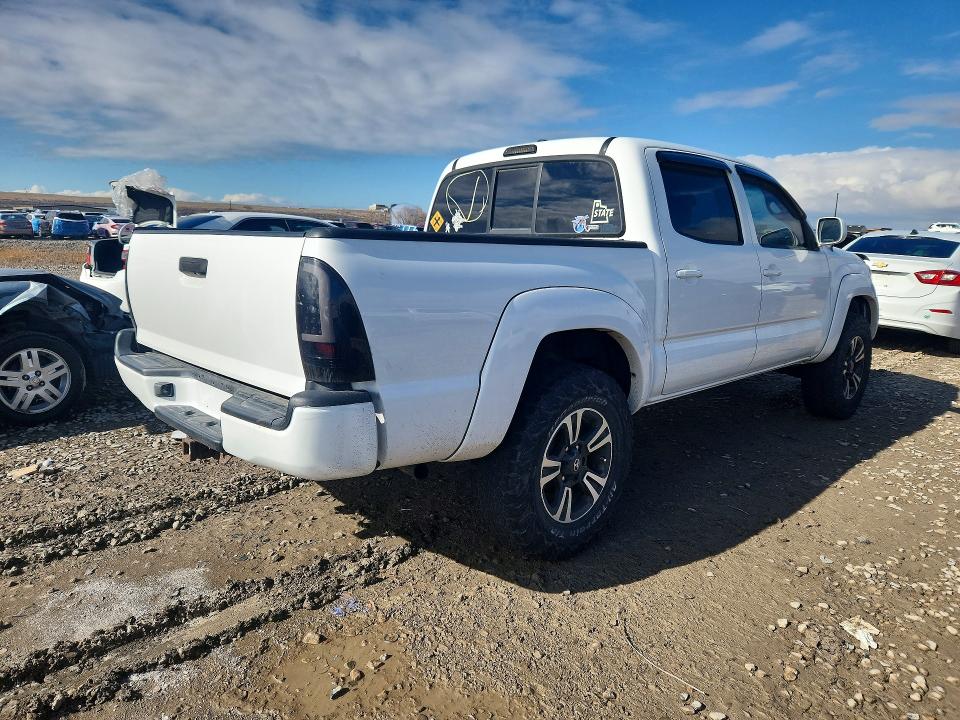 Photo 3 from auction – 2011 TOYOTA TACOMA DOU with VIN 3TMLU4EN7BM065781