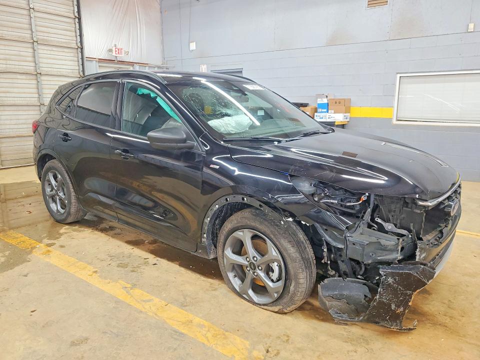 Photo 4 from auction – 2023 FORD ESCAPE with VIN 1FMCU0MN9PUA05025