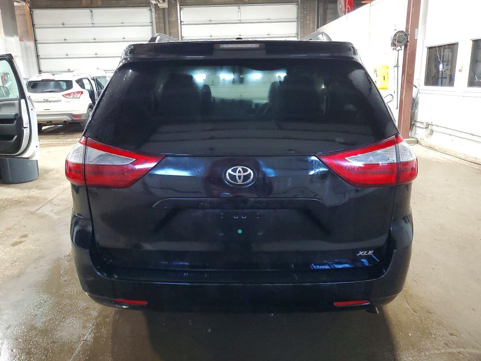 Photo 6 from auction – 2016 TOYOTA SIENNA with VIN 5TDYK3DCXGS722425