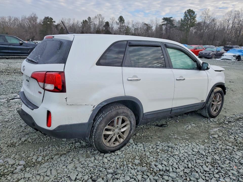 Photo 3 from auction – 2015 KIA SORENTO LX with VIN 5XYKTCA64FG552012