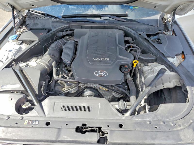 Photo 11 from auction – 2016 HYUNDAI GENESIS with VIN KMHGN4JE3GU122593