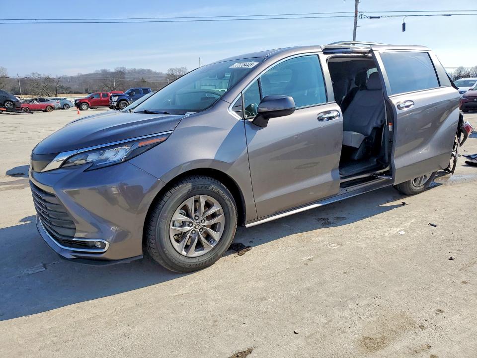 TOYOTA SIENNA 2023 with VIN 5TDYRKEC6PS164822 - Photo from auction