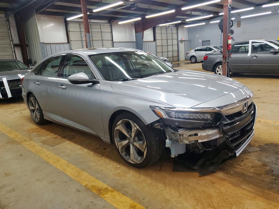 Photo 4 from auction – 2018 HONDA ACCORD with VIN 1HGCV1F99JA019251