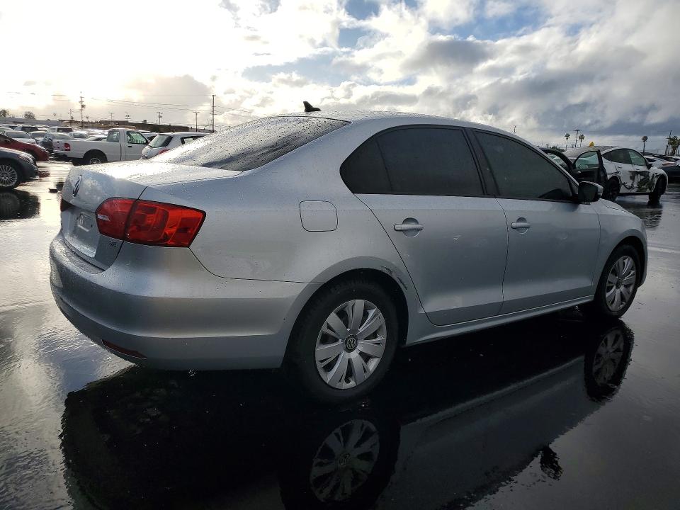 Photo 3 from auction – 2014 VOLKSWAGEN JETTA with VIN 3VWD17AJ5EM256991