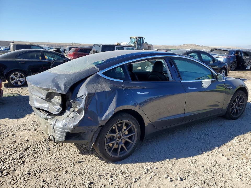 Photo 3 from auction – 2019 TESLA MODEL 3 with VIN 5YJ3E1EB3KF452303
