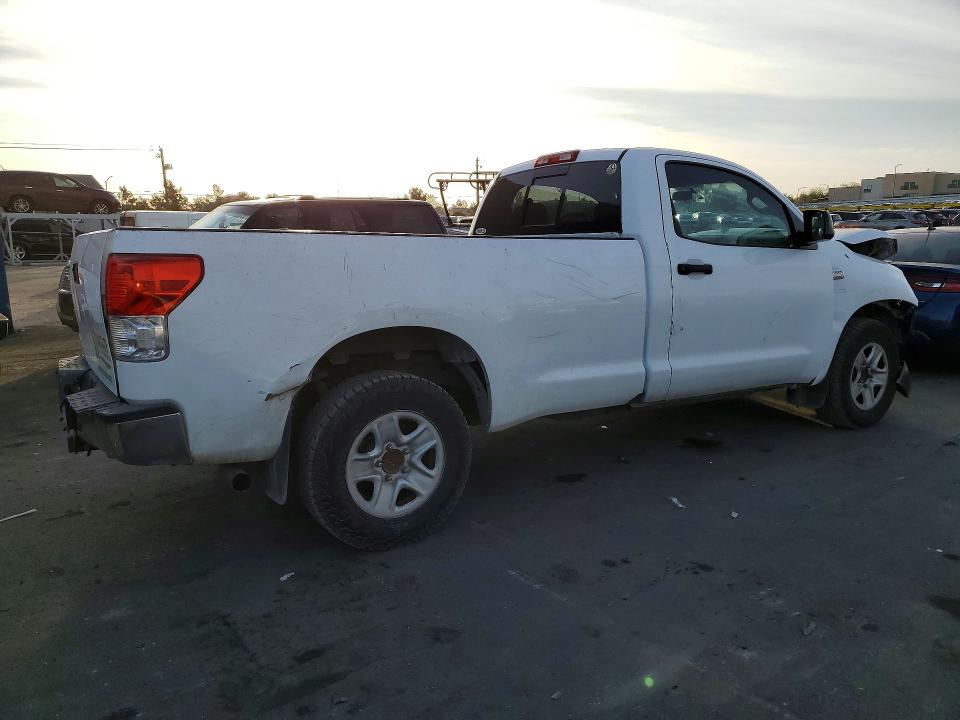 Photo 3 from auction – 2010 TOYOTA TUNDRA with VIN 5TFLM5F10AX002368