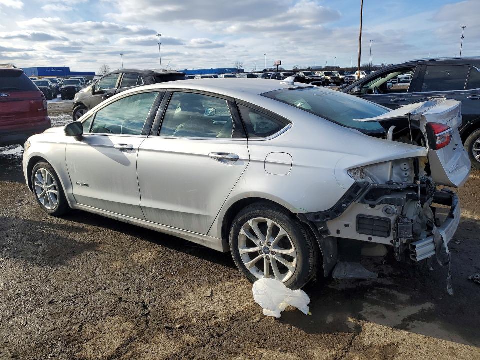 Photo 2 from auction – 2019 FORD FUSION with VIN 3FA6P0LU4KR147449