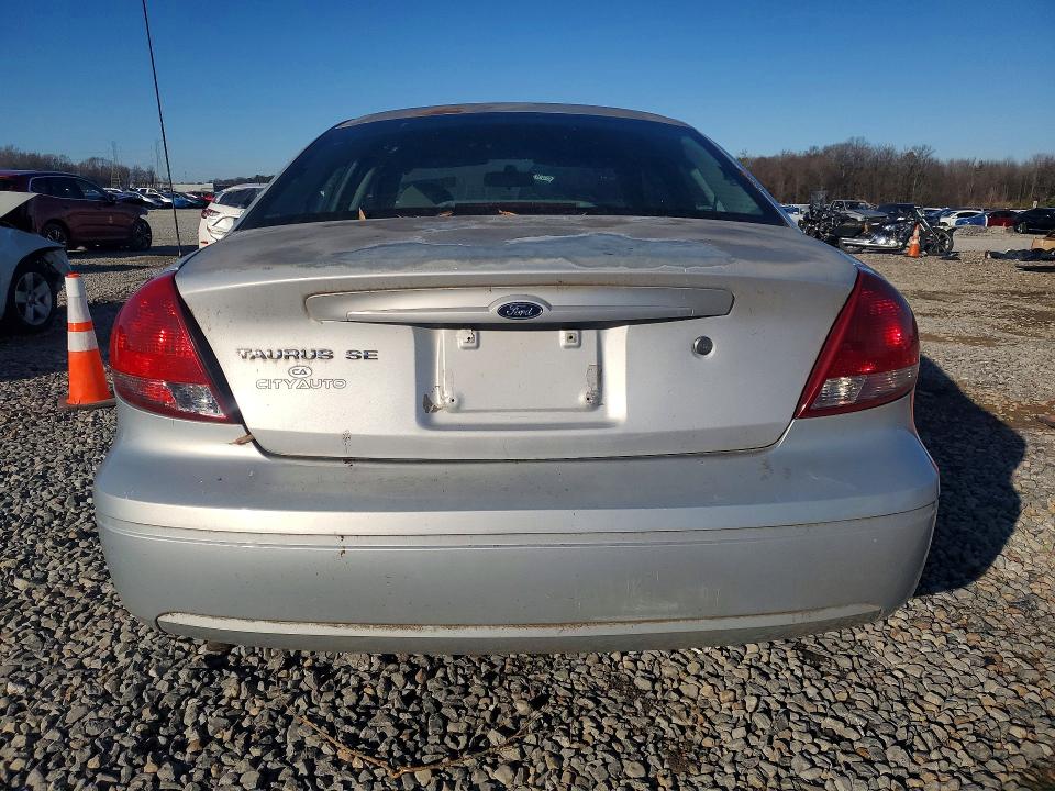 Photo 6 from auction – 2005 FORD TAURUS SE with VIN 1FAFP53U85A214940