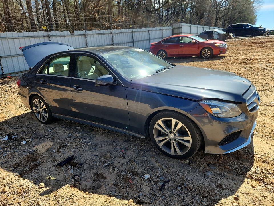 Photo 4 from auction – 2016 MERCEDES-BENZ E with VIN WDDHF5KB7GB195774