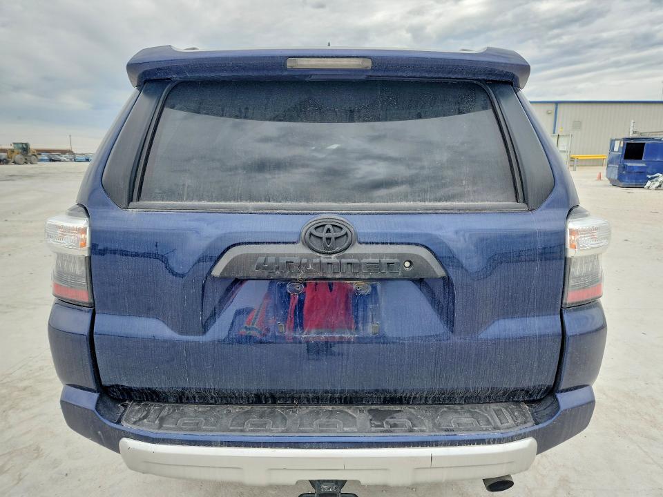 Photo 6 from auction – 2018 TOYOTA 4RUNNER with VIN JTEBU5JR9J5536582
