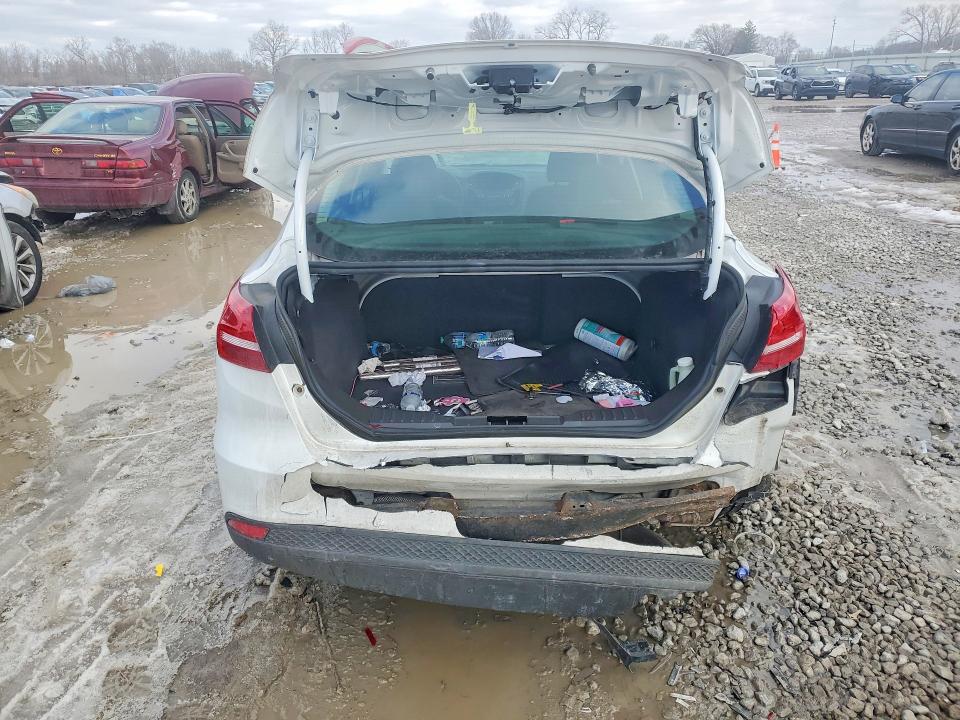 Photo 6 from auction – 2016 FORD FOCUS with VIN 1FADP3E23GL378174