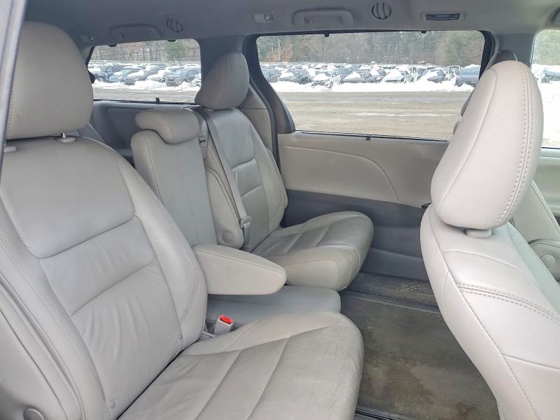 Photo 11 from auction – 2018 TOYOTA SIENNA with VIN 5TDYZ3DCXJS924278