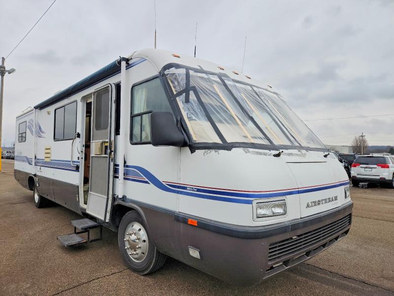 AIRSTREAM UNKNOWN 1996 with VIN 4UZR6BR12T2307140 - Photo from auction