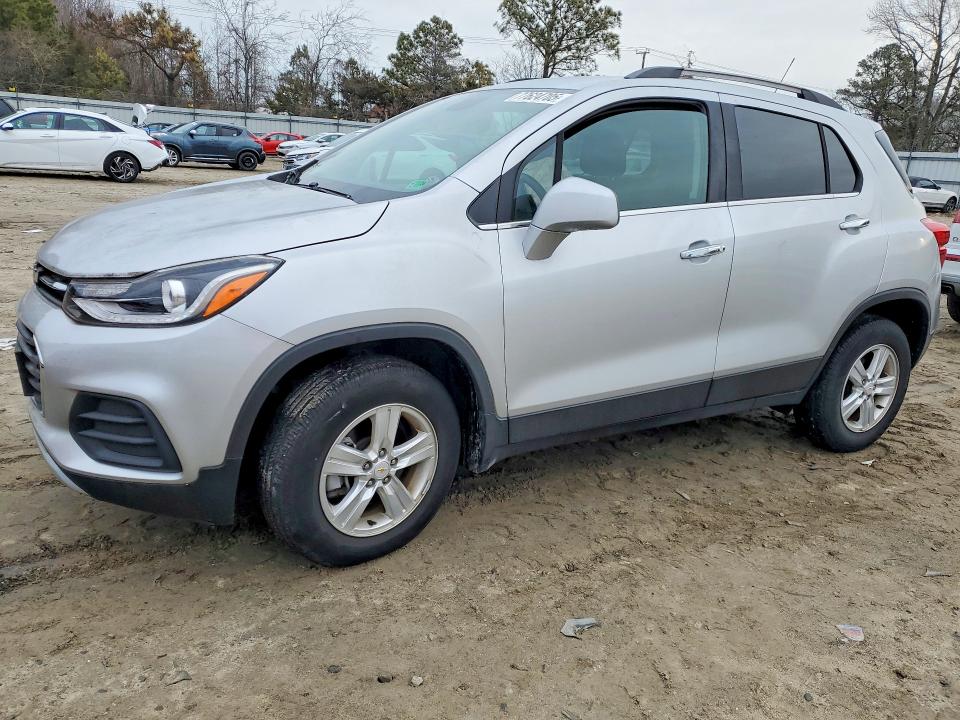 CHEVROLET TRAX 2019 with VIN KL7CJPSB8KB751174 - Photo from auction